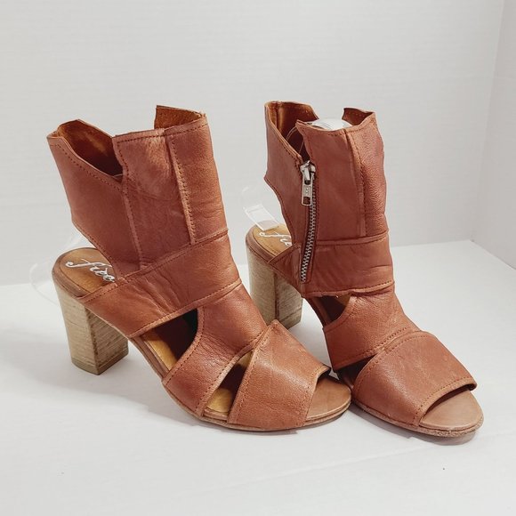Free People Shoes - Free People Effie Block Heel Sandal Dark Taupe Terracotta Red Size 38/ 7.5